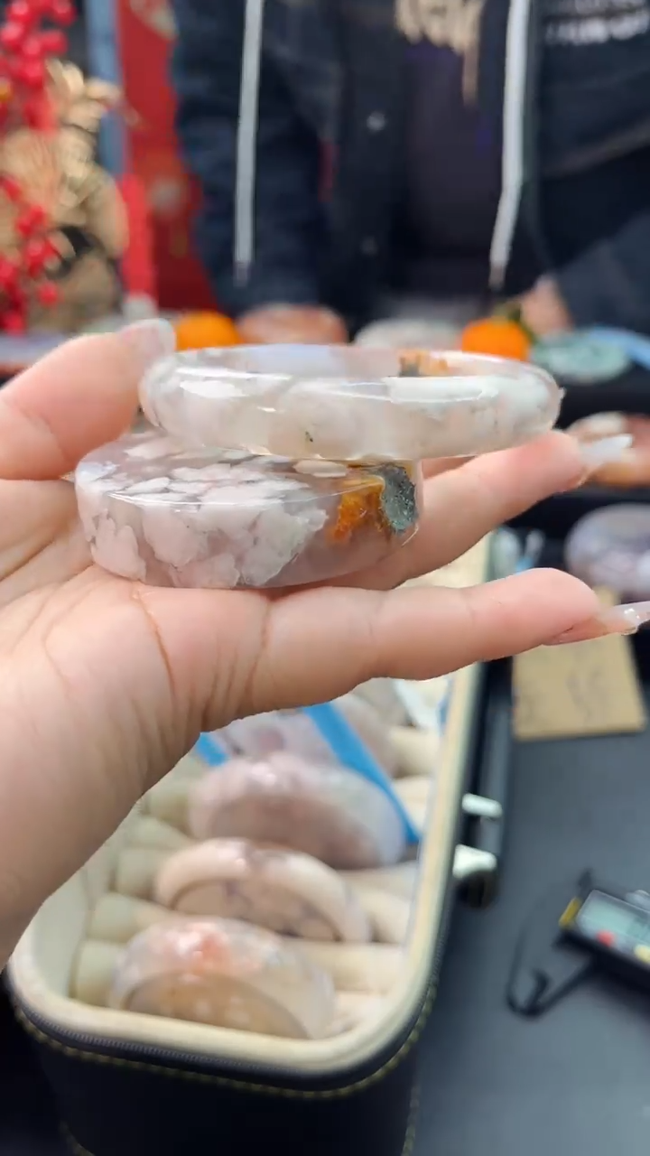 【闪购商品】石英质玉手镯未镶嵌赠送镯心（58圈口