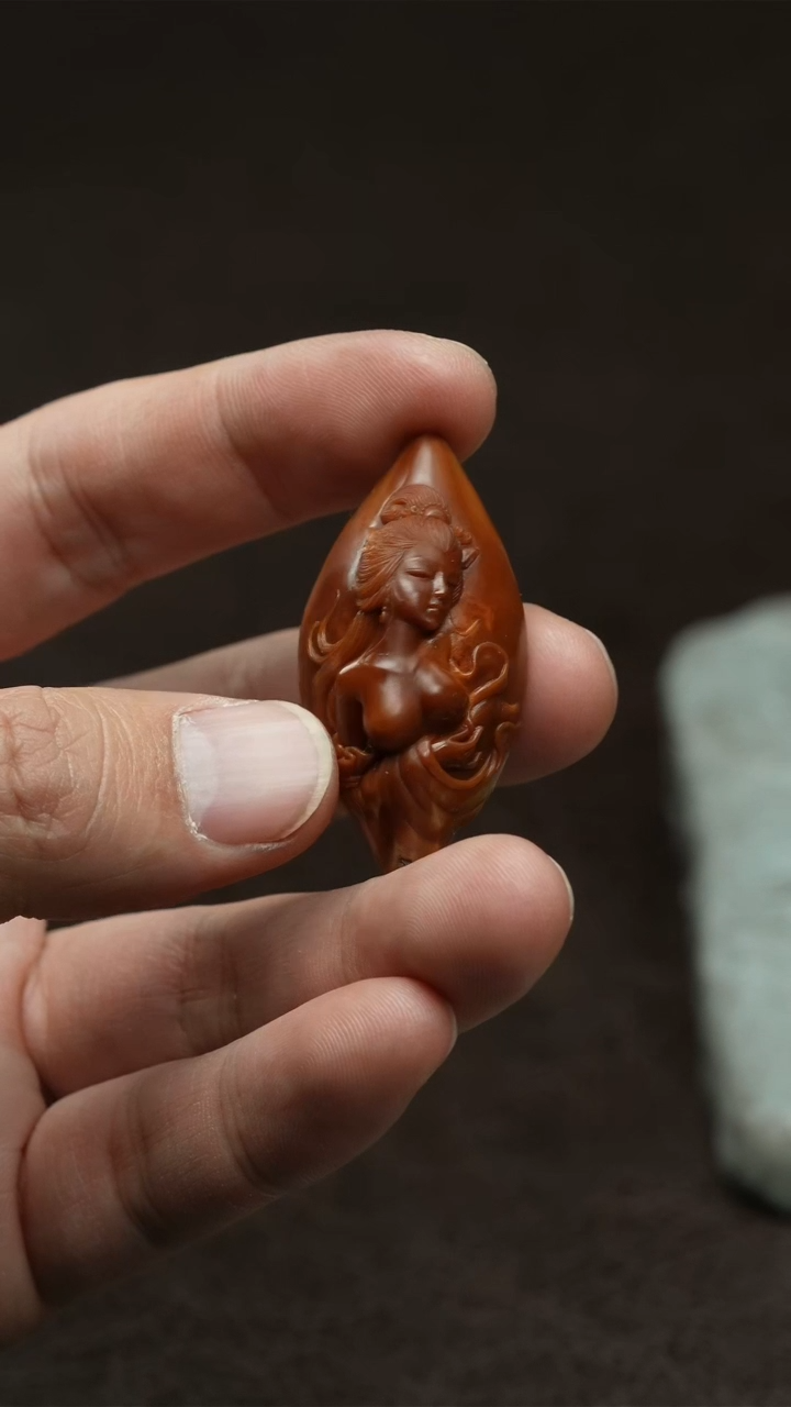 【闪购商品】橄榄核吊坠美女单件