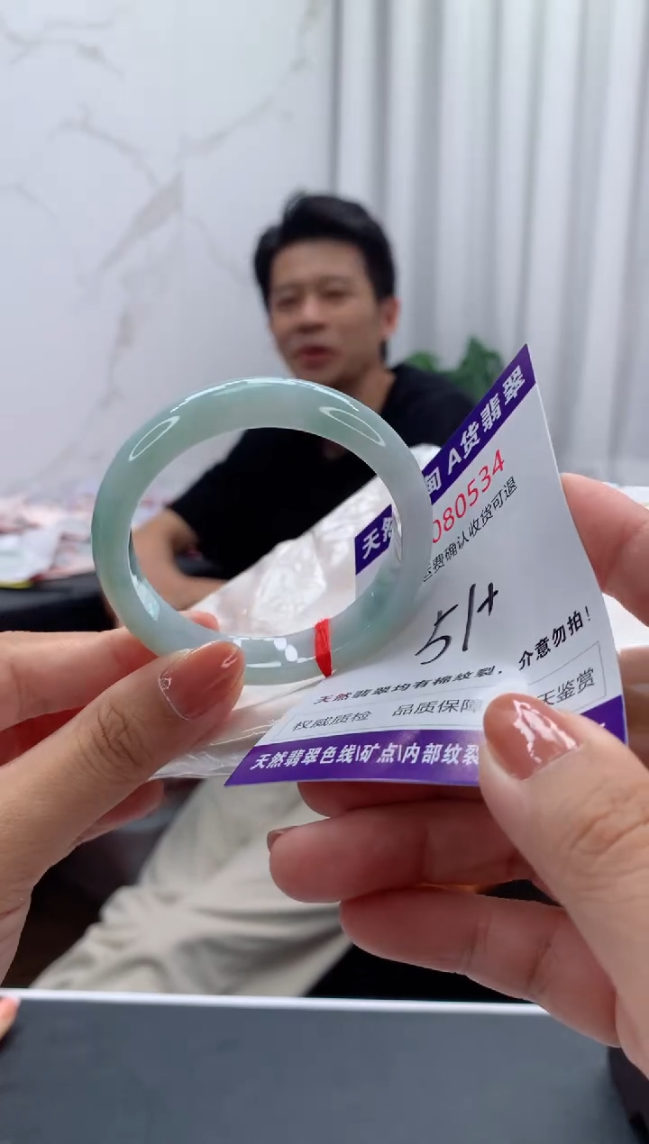 未镶嵌手镯翡翠有纹，完美者勿拍