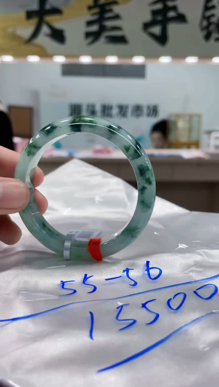 【闪购商品】翡翠手镯未镶嵌手镯