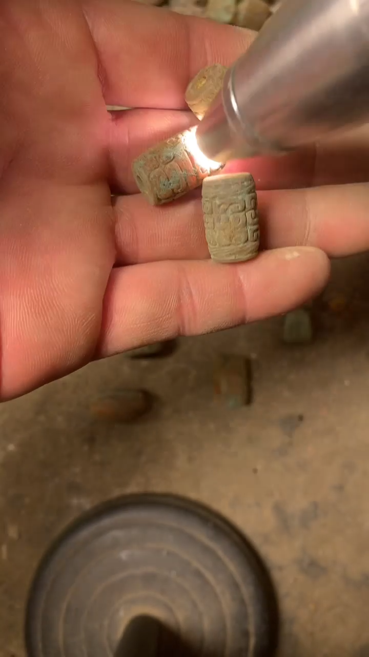 【闪购商品】透闪石质玉车挂未镶嵌1