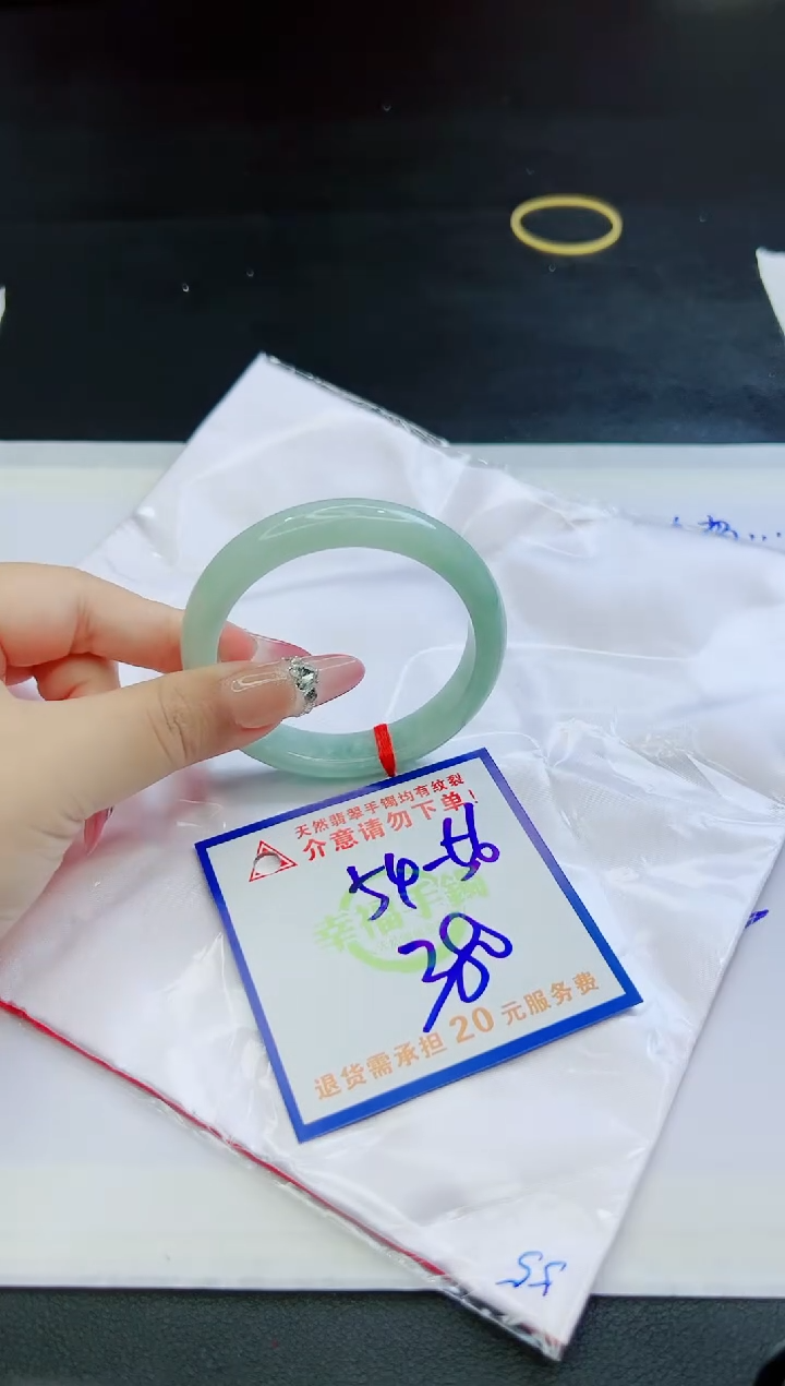 【闪购商品】翡翠手镯未镶嵌，质检证书图片色彩偏黑白