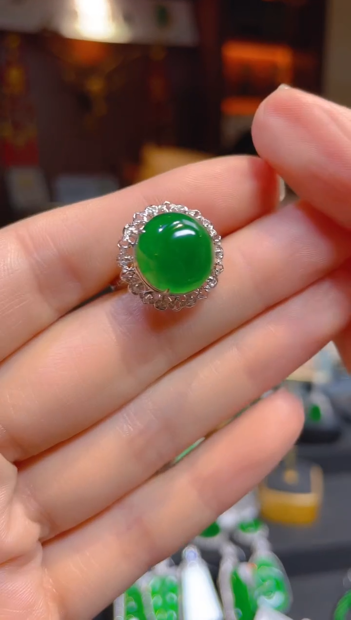 【闪购商品】翡翠戒指18K金镶嵌114852天然A货翡翠蛋面戒指