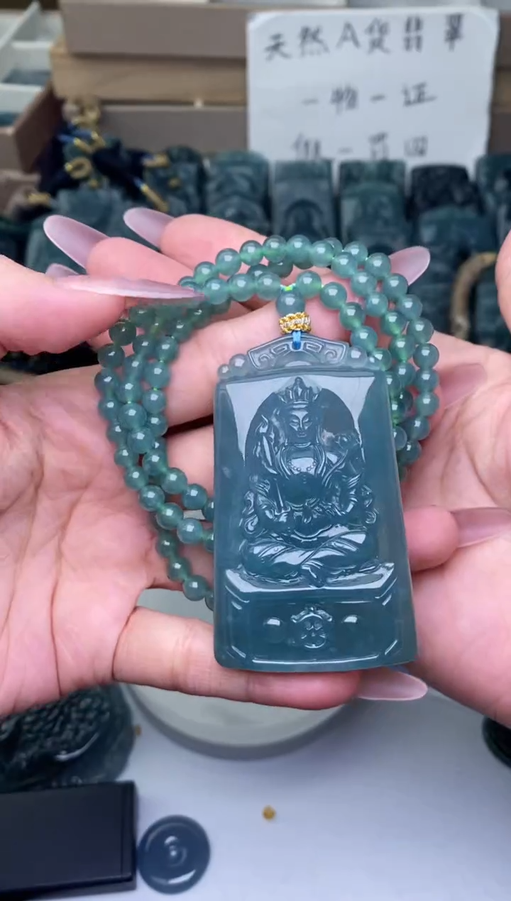 颈饰未镶嵌翡翠          