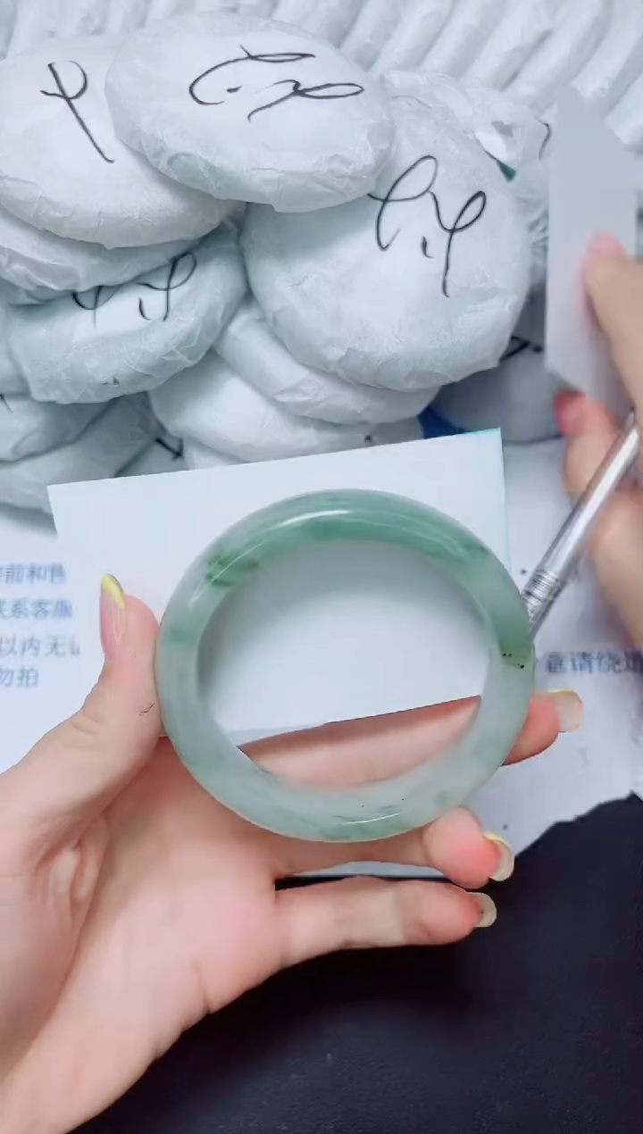 石英质玉手镯未镶嵌345/57.1