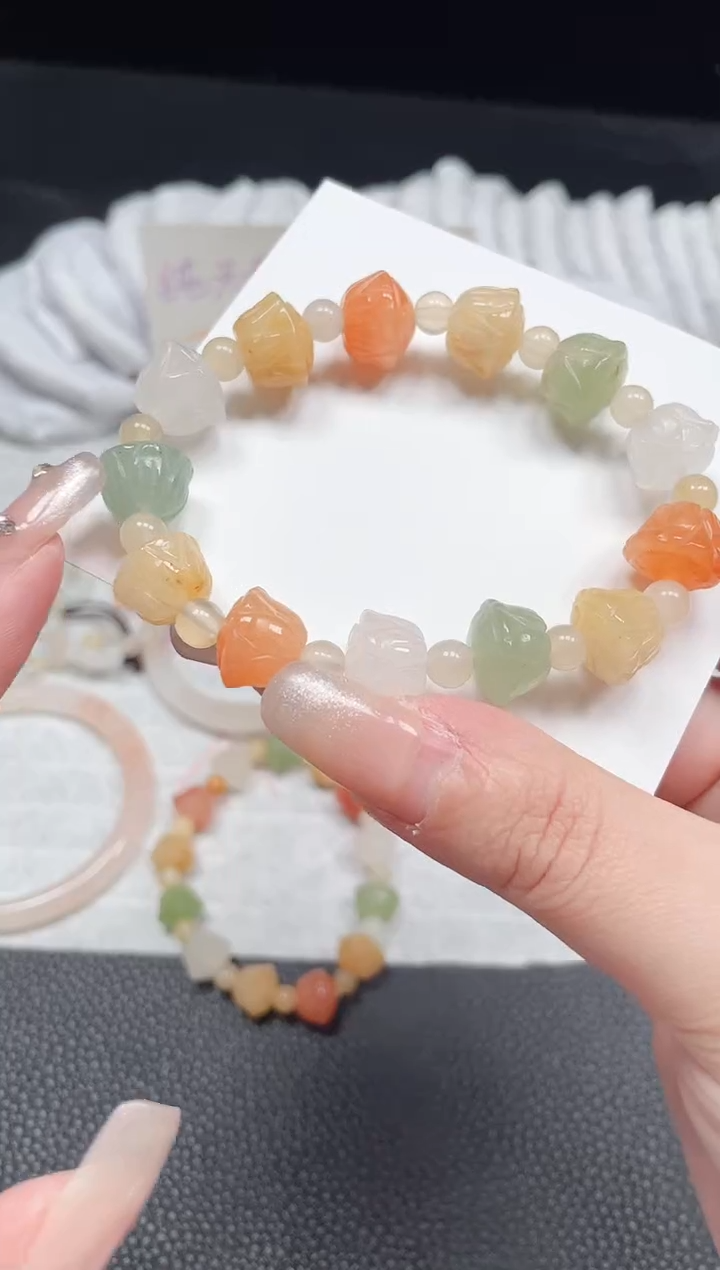 【闪购商品】石英质玉手镯未镶嵌莲蓬串