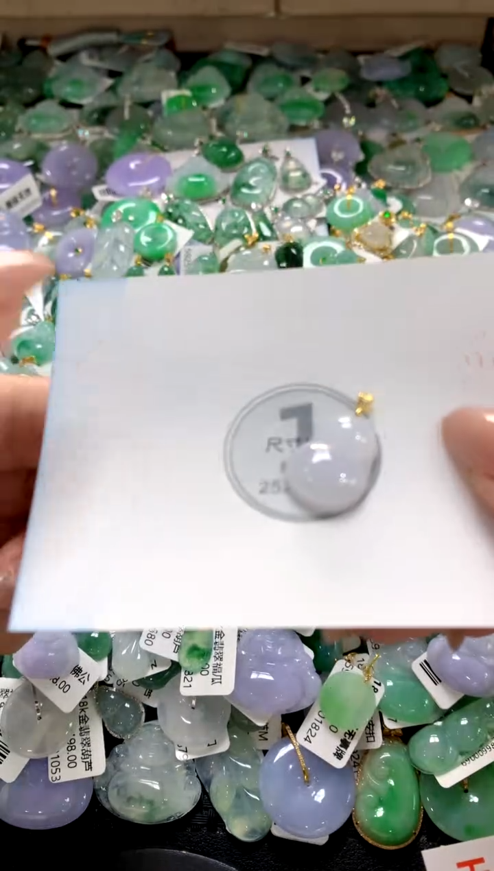 颈饰18K金镶嵌翡翠1111111111111111