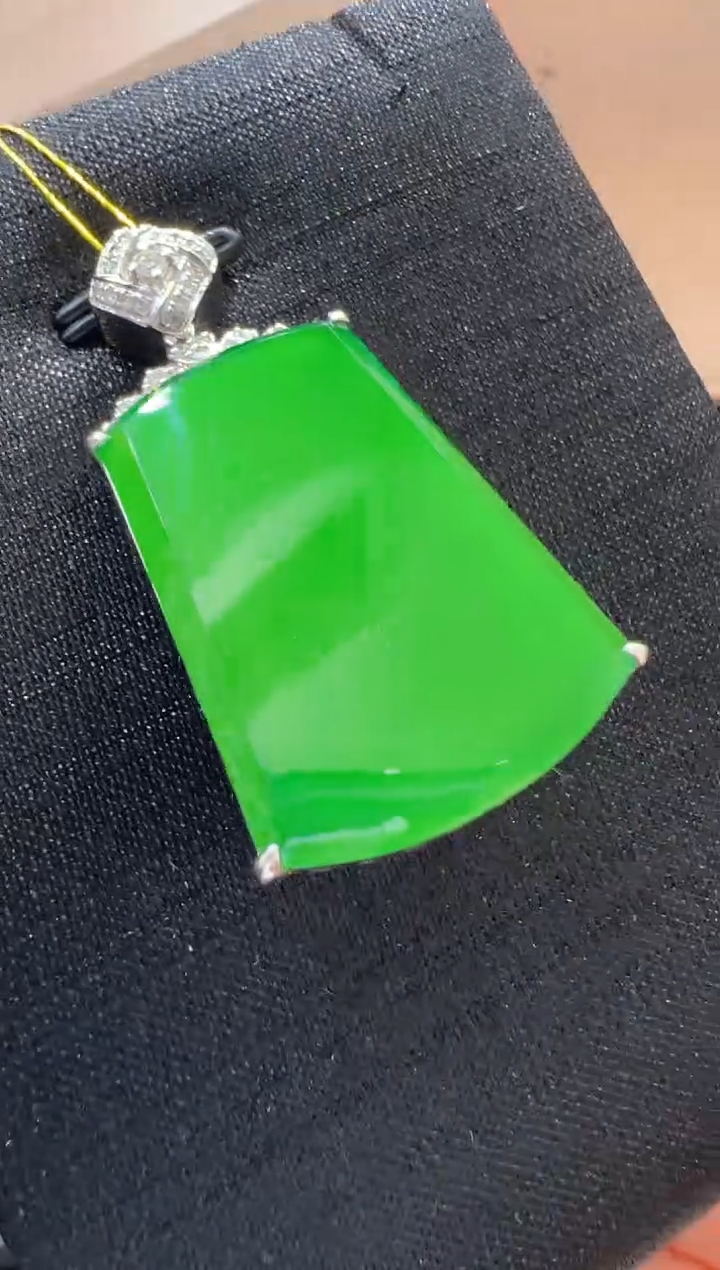 【闪购商品】翡翠吊坠(不含链)18K金镶嵌          