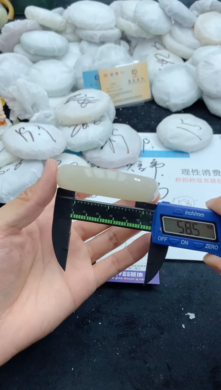 【闪购商品】石英质玉手镯未镶嵌24