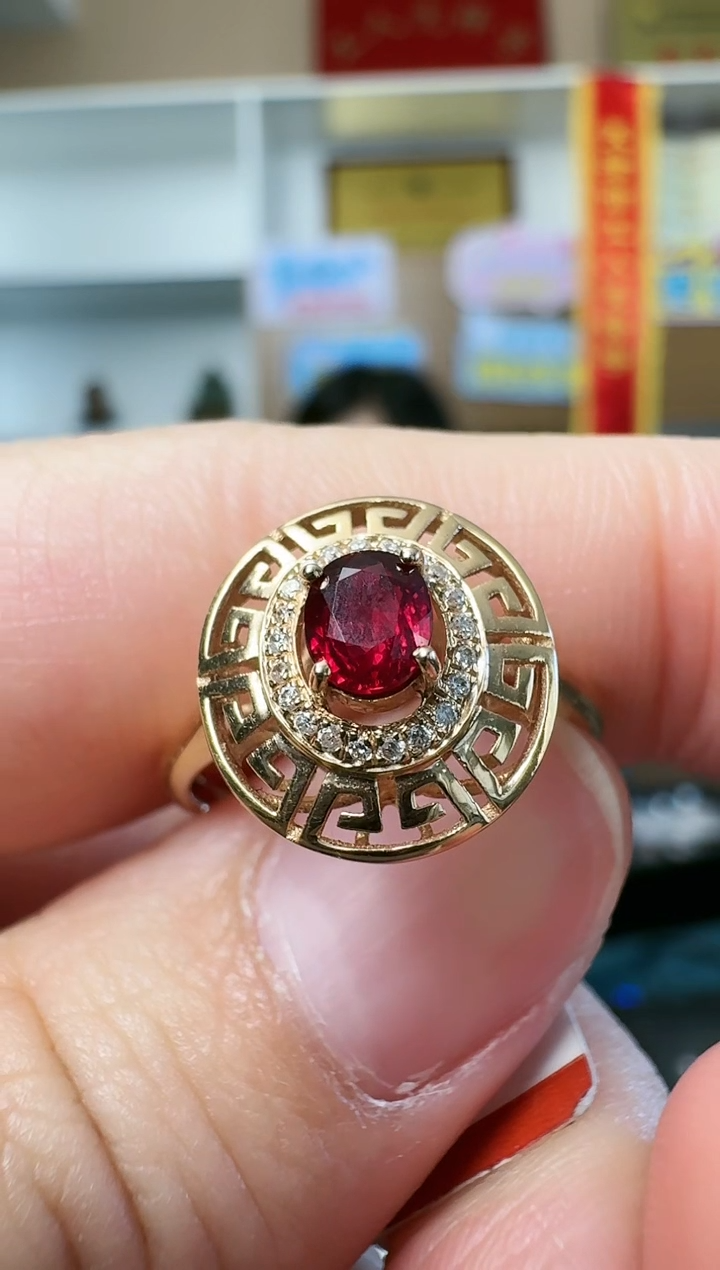 【闪购商品】红宝石戒指18K金镶嵌红宝石戒指