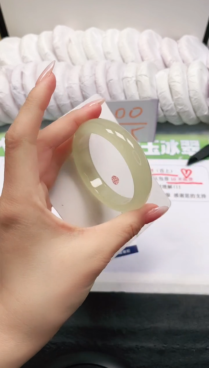 【闪购商品】石英质玉手镯未镶嵌24-54