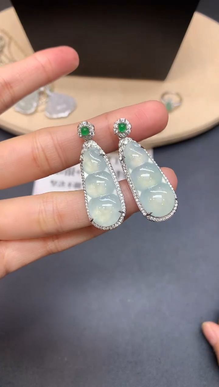 【闪购商品】翡翠吊坠(不含链)银S925镶嵌福豆【多样性发其一】