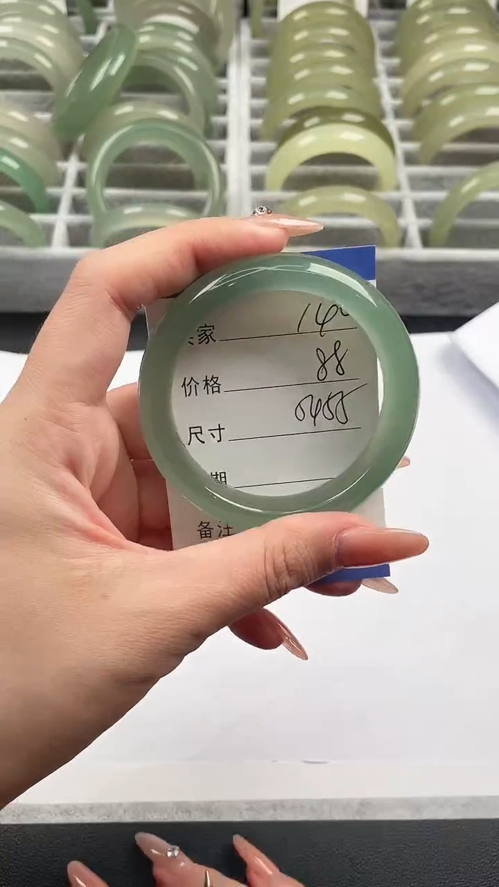 未镶嵌手镯石英质玉东陵