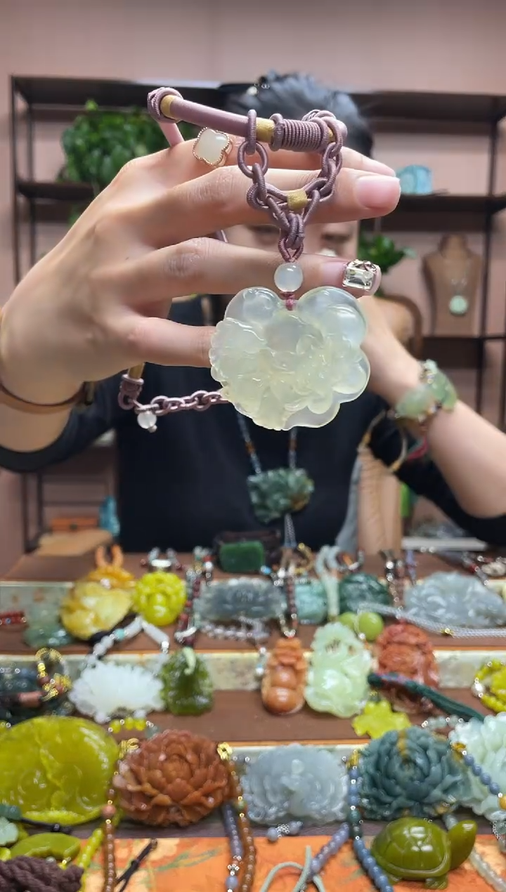 未镶嵌岫玉吊坠·