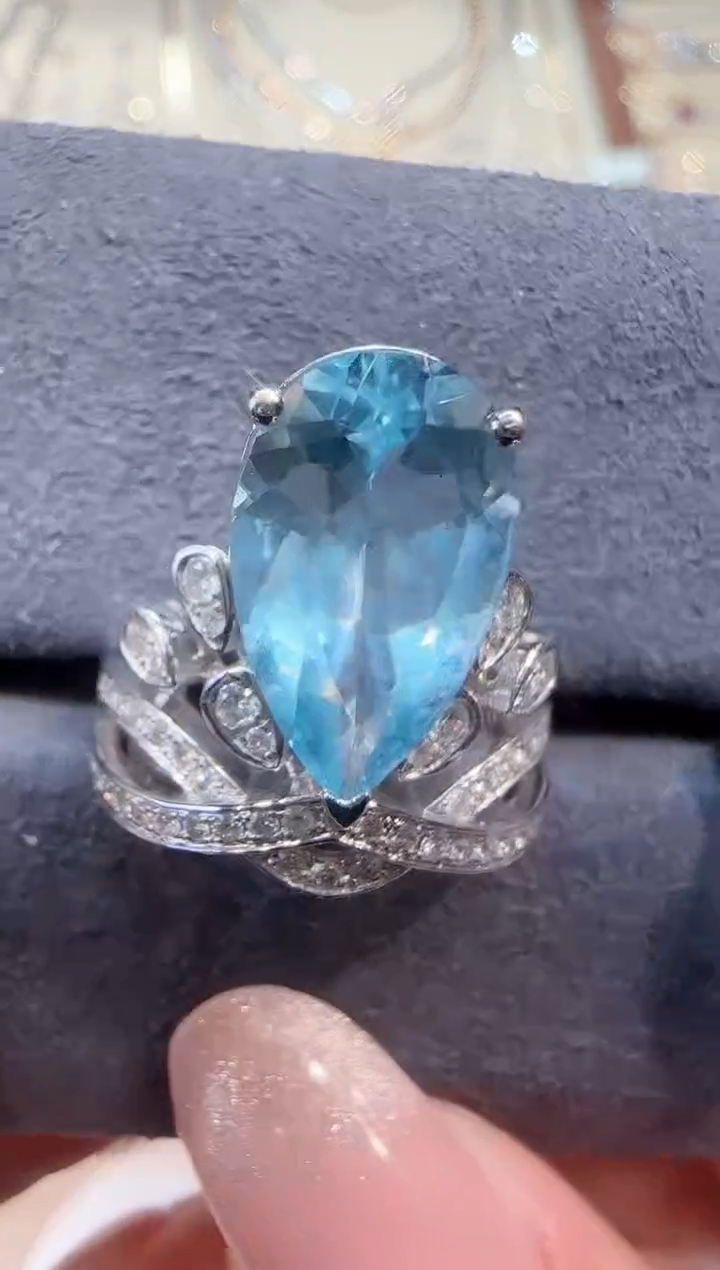 戒指18K金镶嵌钻石戒指海蓝