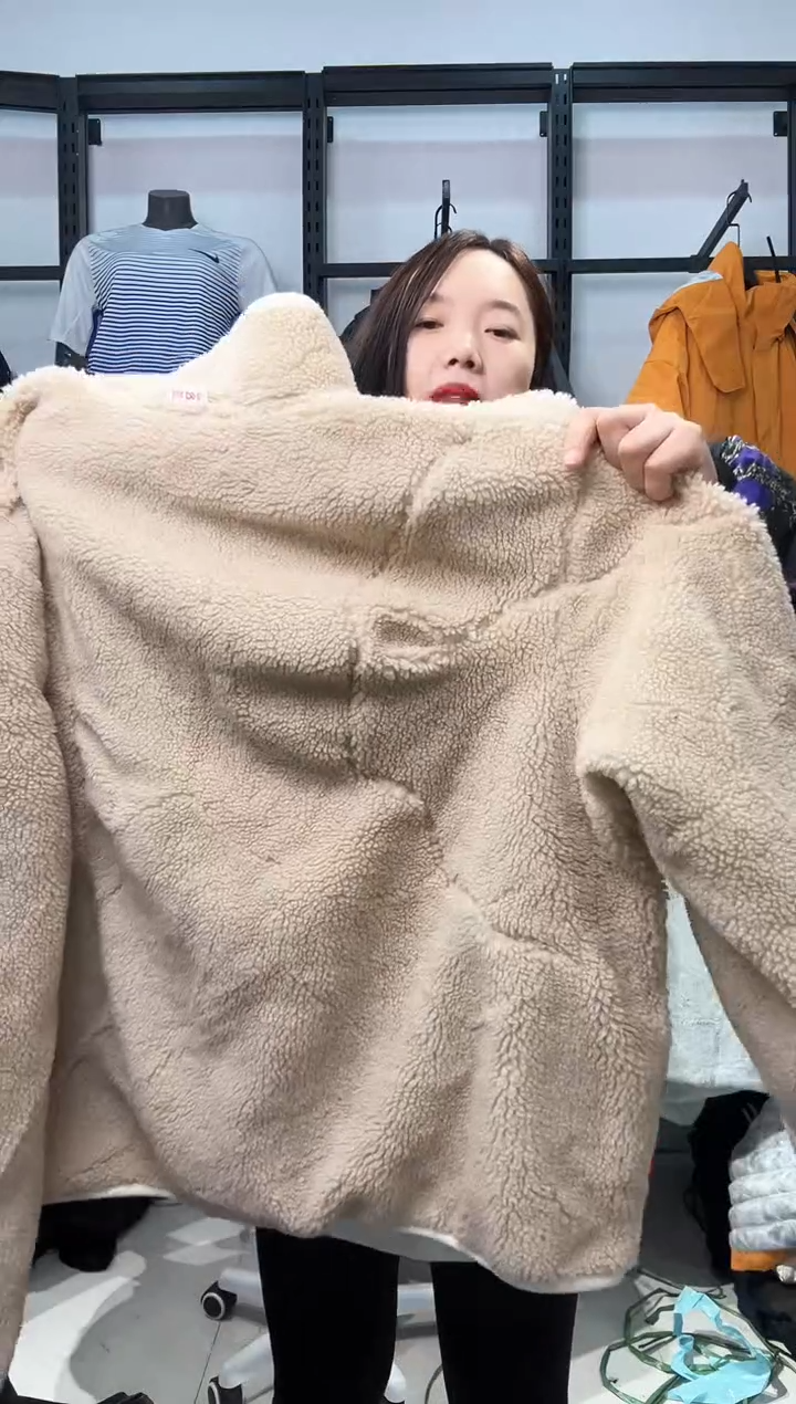 2724   编码  瑕疵直播间过款为准 尺码  ·  L