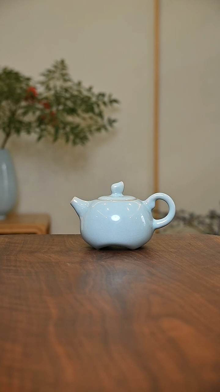四季纳福壶 天青 微瑕 朱家汝窑款
