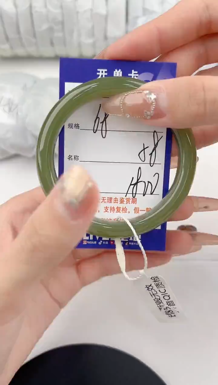 【闪购商品】和田玉手镯未镶嵌68颜色微差无瑕疵