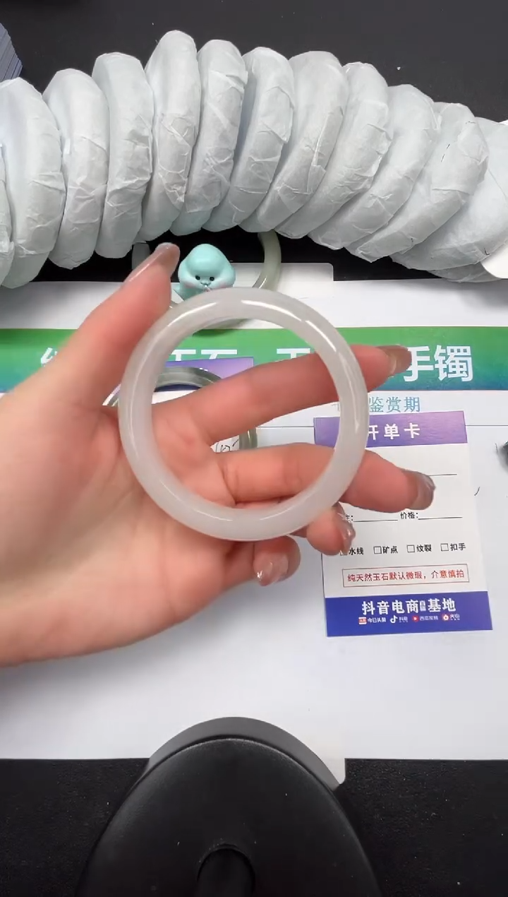 【闪购商品】石英质玉手镯未镶嵌190-57