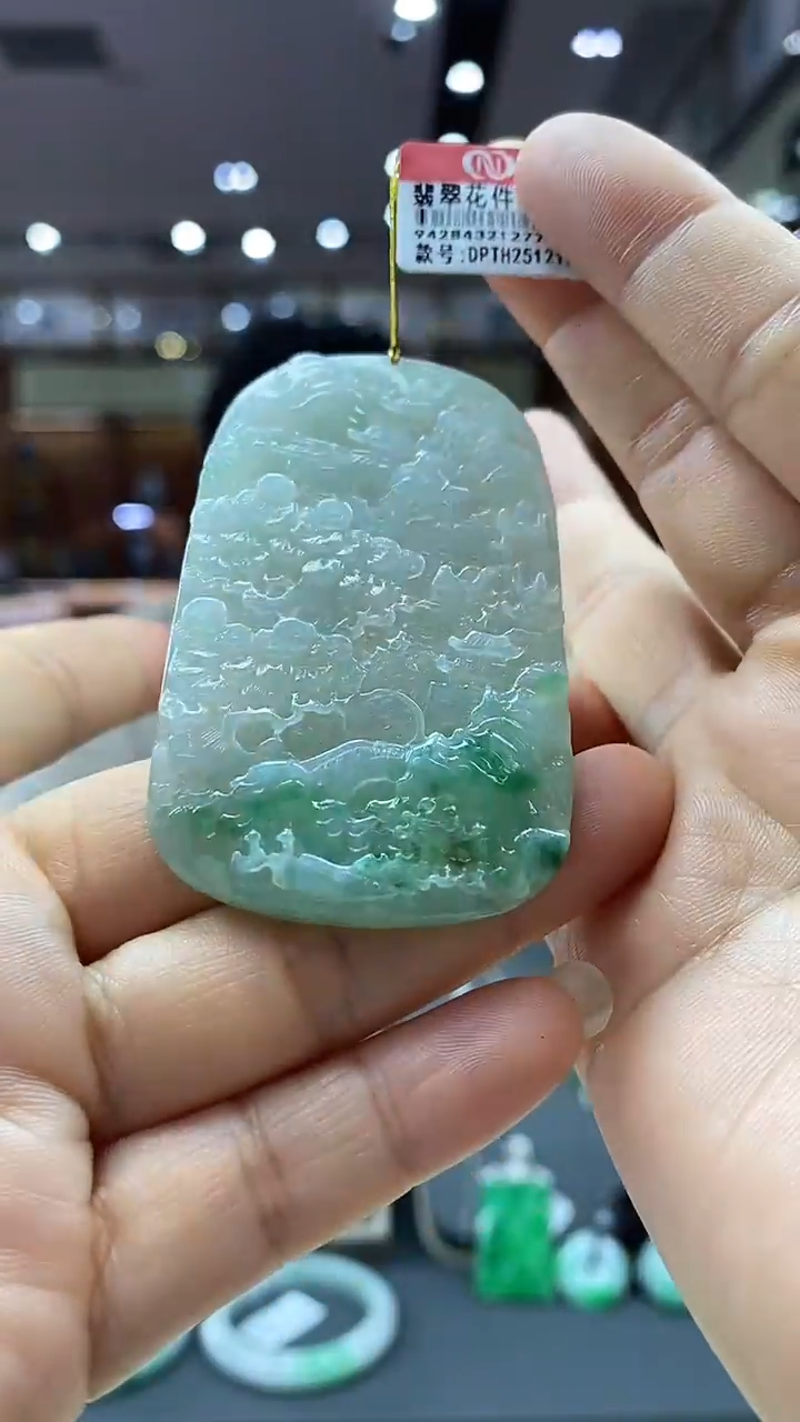 颈饰未镶嵌翡翠山水牌
