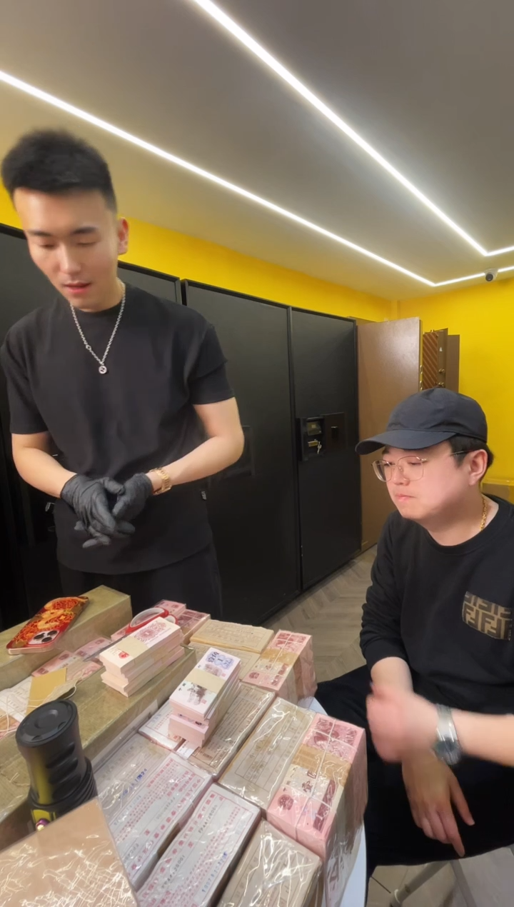 【闪购商品】带评级鉴定-三版捆拆红二凸无4福利