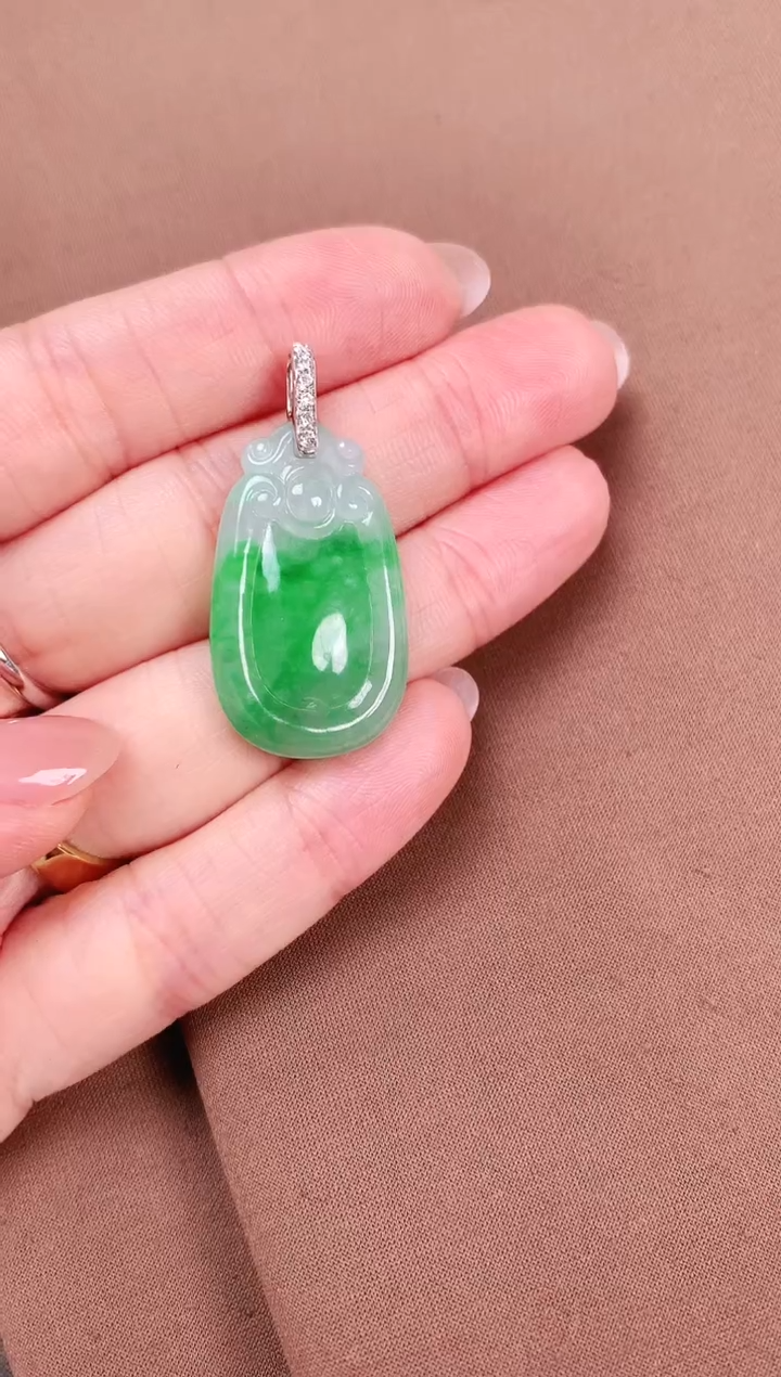 【闪购商品】翡翠颈饰18K金镶嵌吊坠