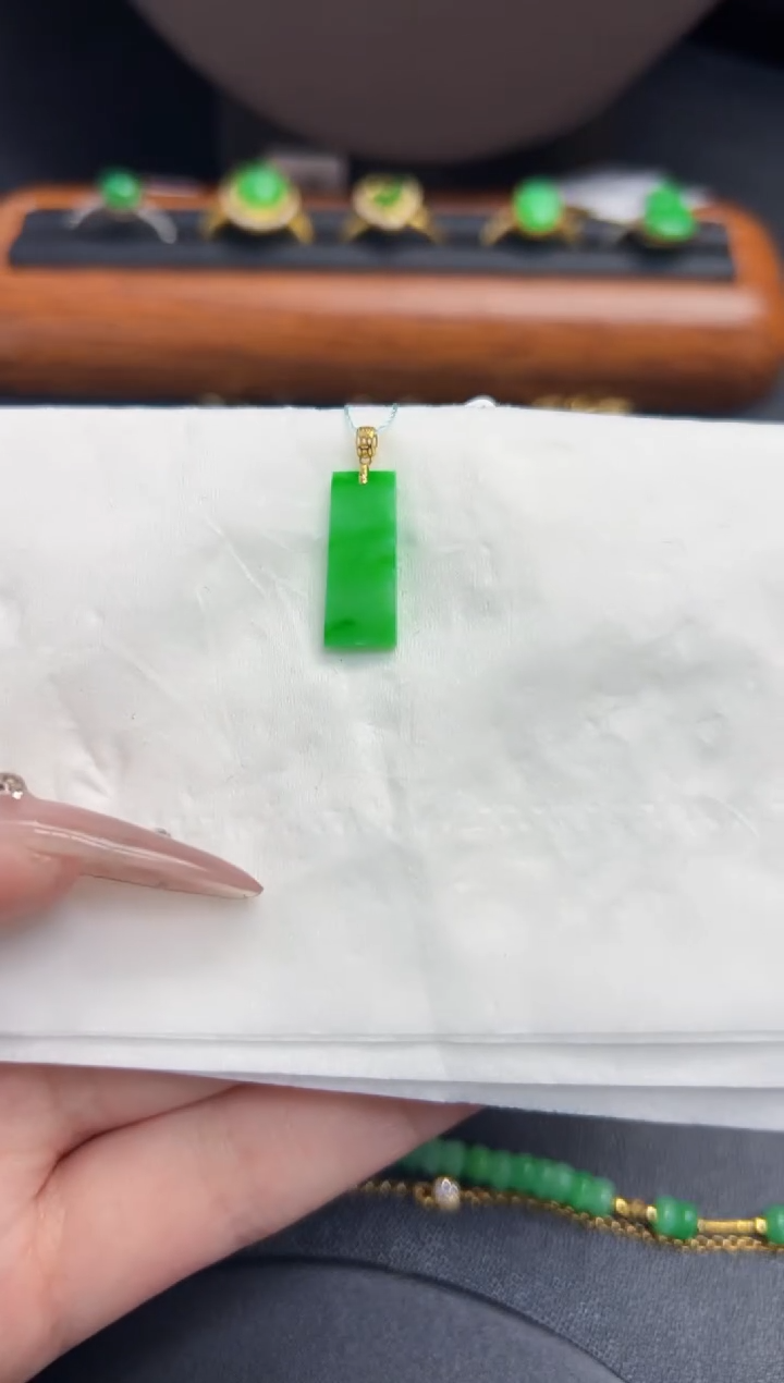 【闪购商品】翡翠颈饰18K金镶嵌Y缅料A货/多样性发货/一件