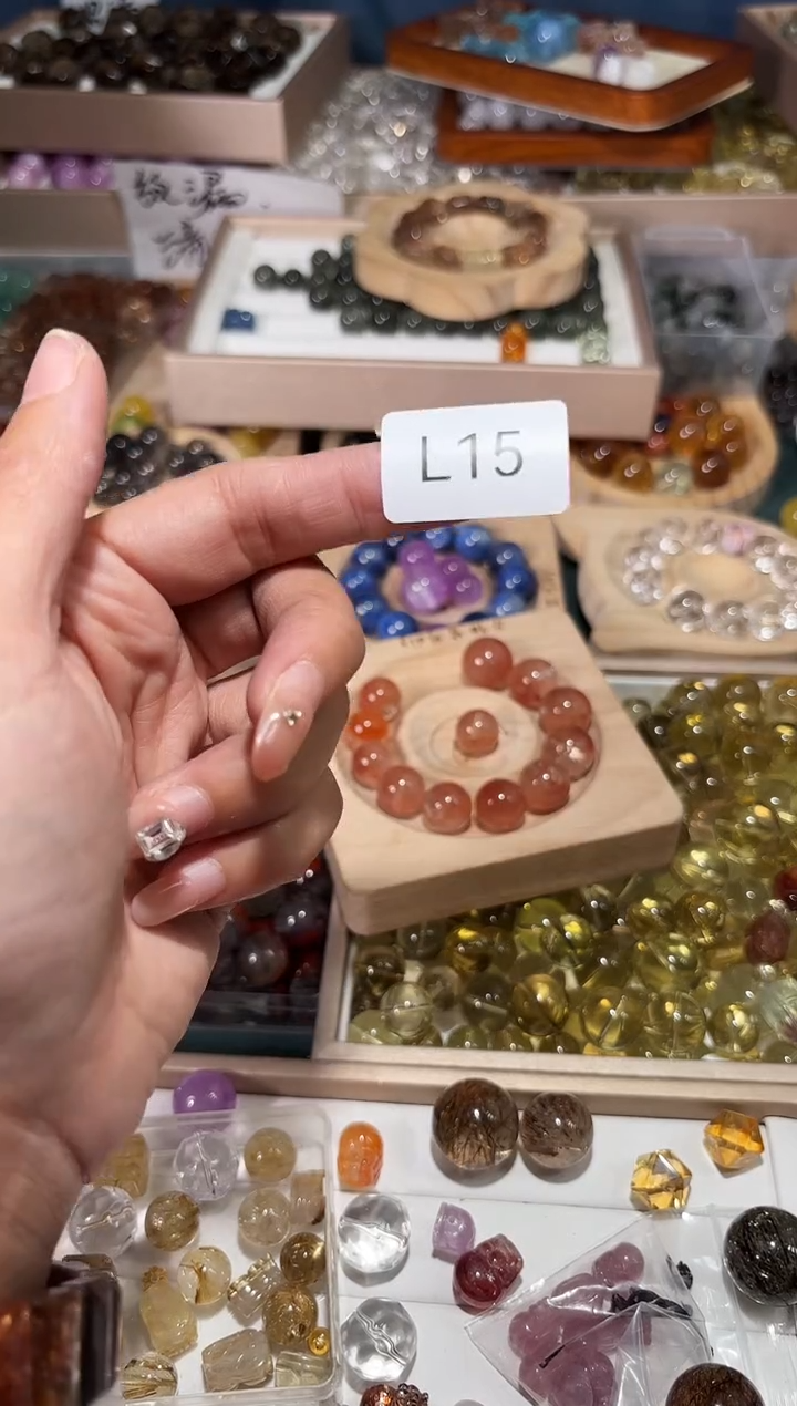 未镶嵌手串水晶蹦***?L15粉兔毛一颗