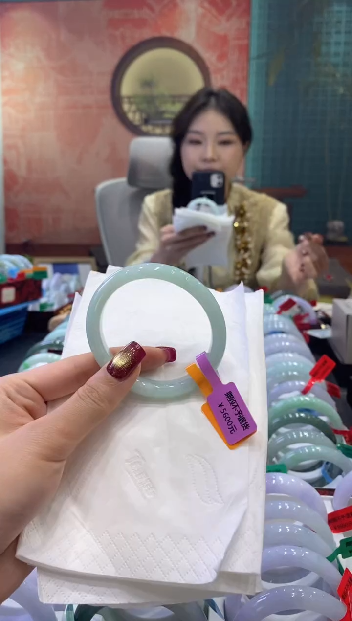 【闪购商品】翡翠手镯未镶嵌多人06114