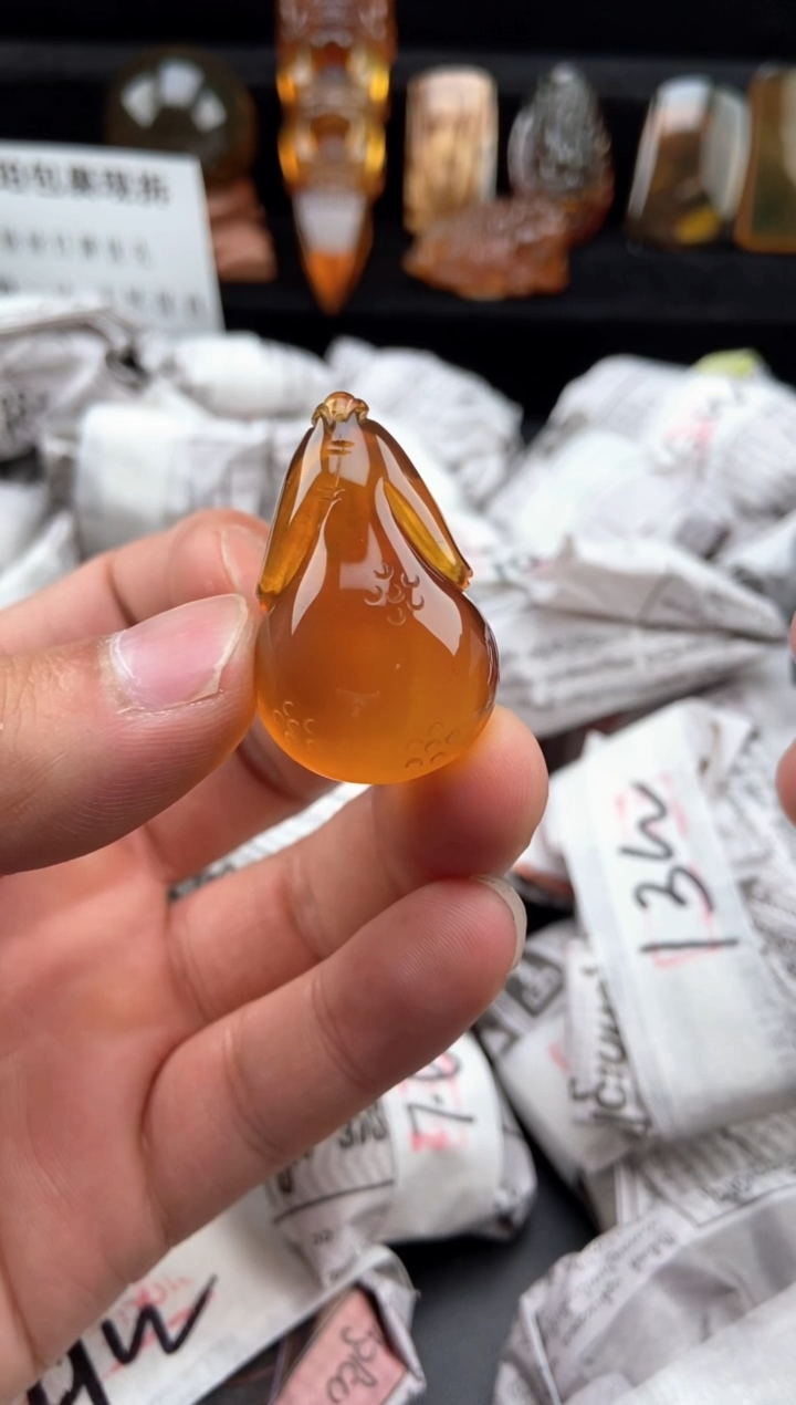 【闪购商品】琥珀颈饰未镶嵌金棕珀旗袍吊坠