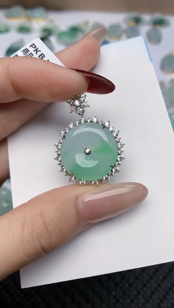 【闪购商品】翡翠颈饰18K金镶嵌天然翡翠a货