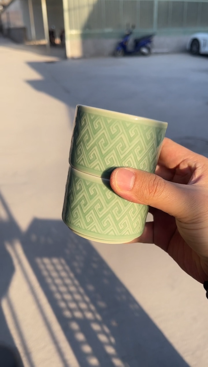 青釉--席纹杯2只