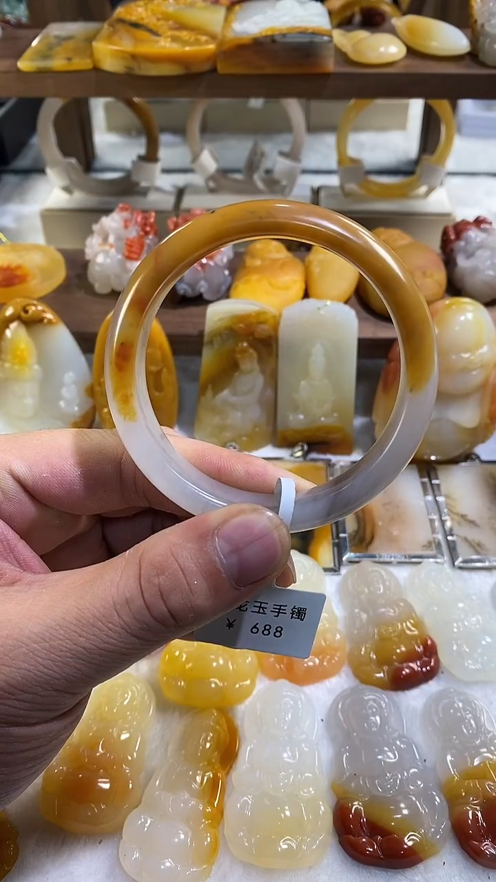 未镶嵌石英质玉（黄龙玉）套链黄龙玉手镯