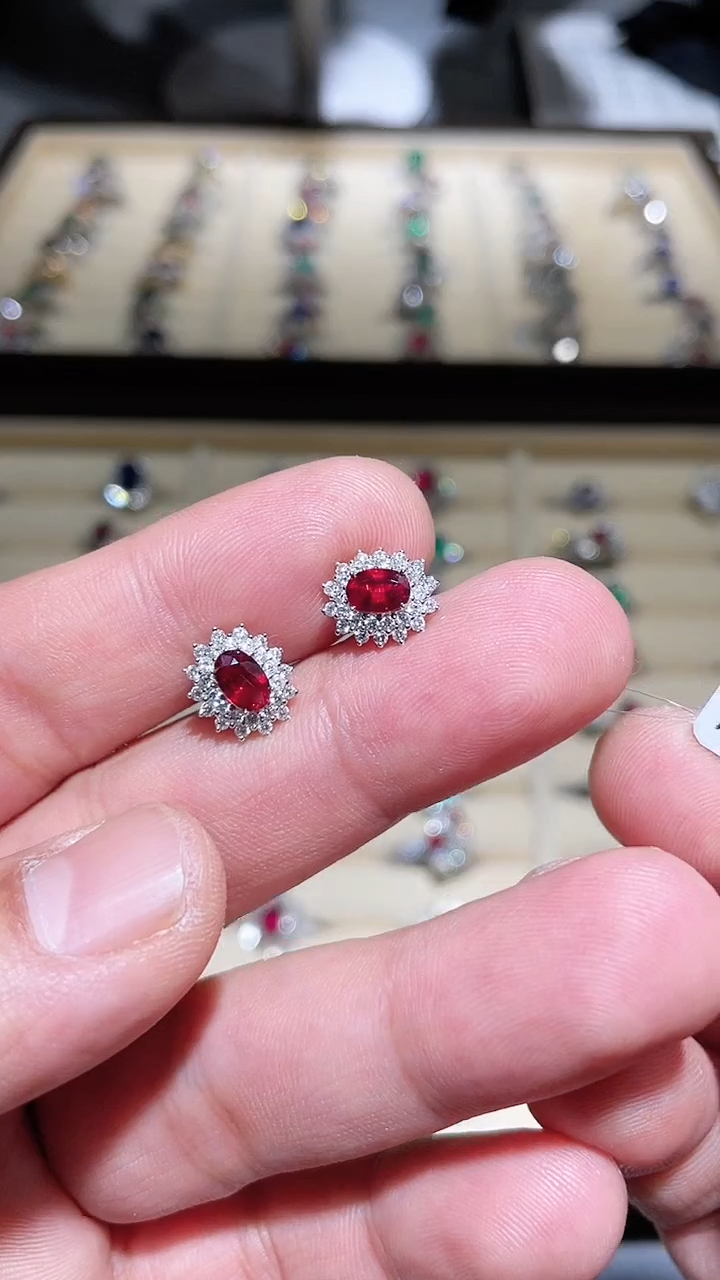 【闪购商品】红宝石耳饰18K金镶嵌1.22ct总