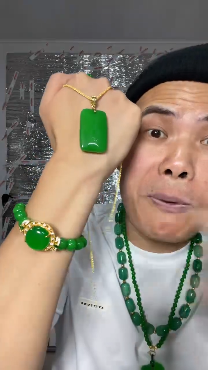 翡翠未镶嵌吊坠(赠链)【小伍珠宝】缅料木左色无镶嵌无事牌