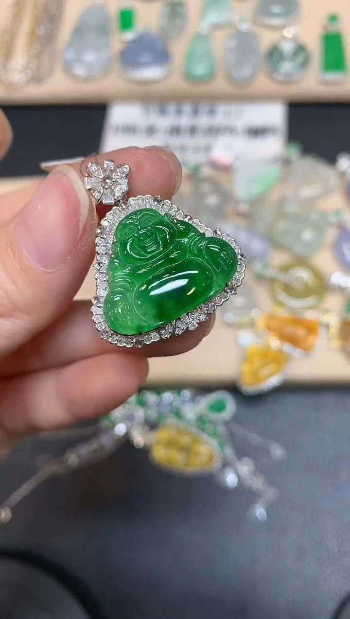 【闪购商品】翡翠颈饰18K金镶嵌佛公【无服务费】