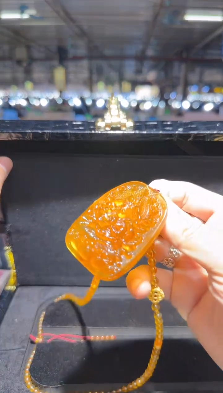 【闪购商品】琥珀裸石未镶嵌吊坠