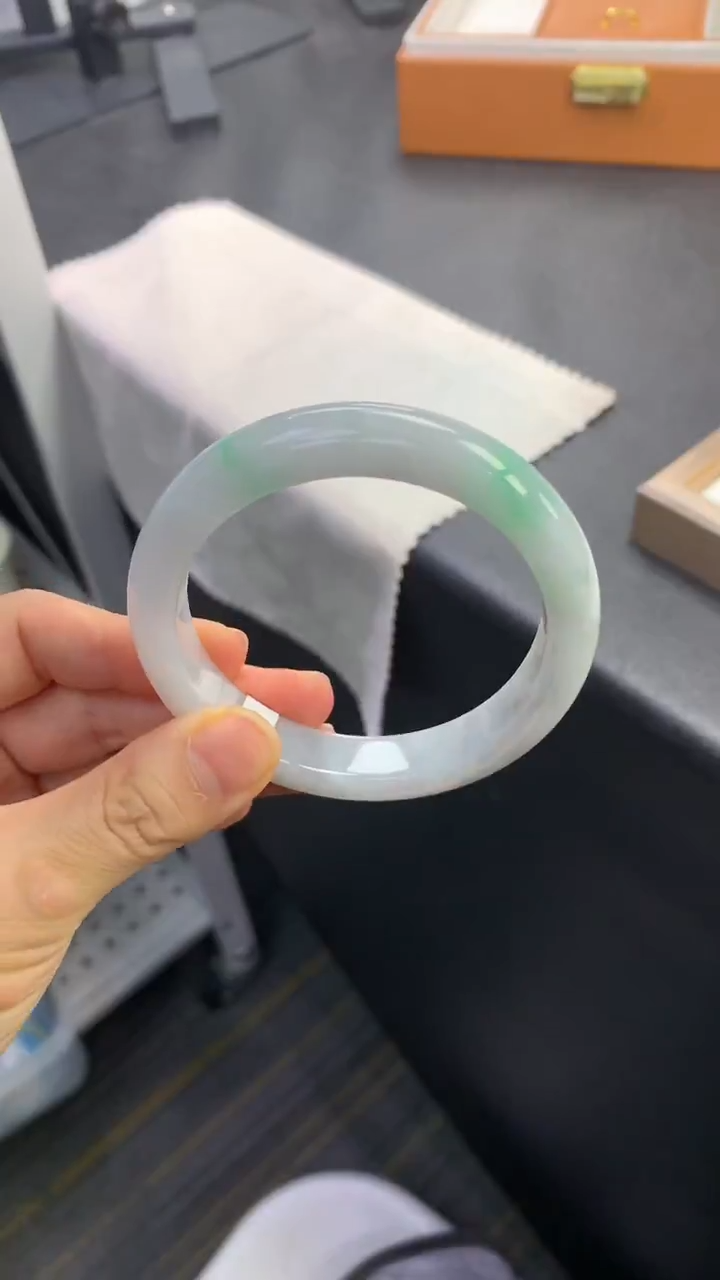 未镶嵌手镯翡翠退货需手镯吊牌标签完好