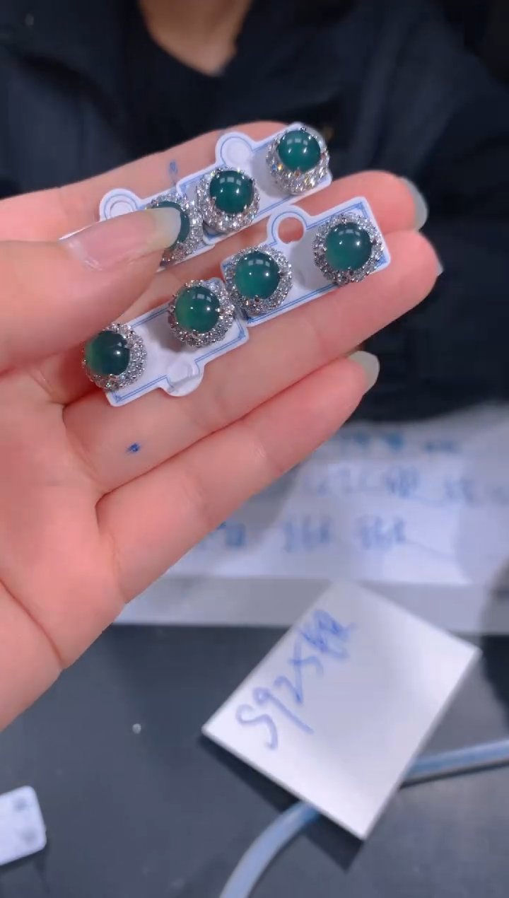 【闪购商品】定制翡翠未镶嵌7定制翡翠，多样性发货（发其一）