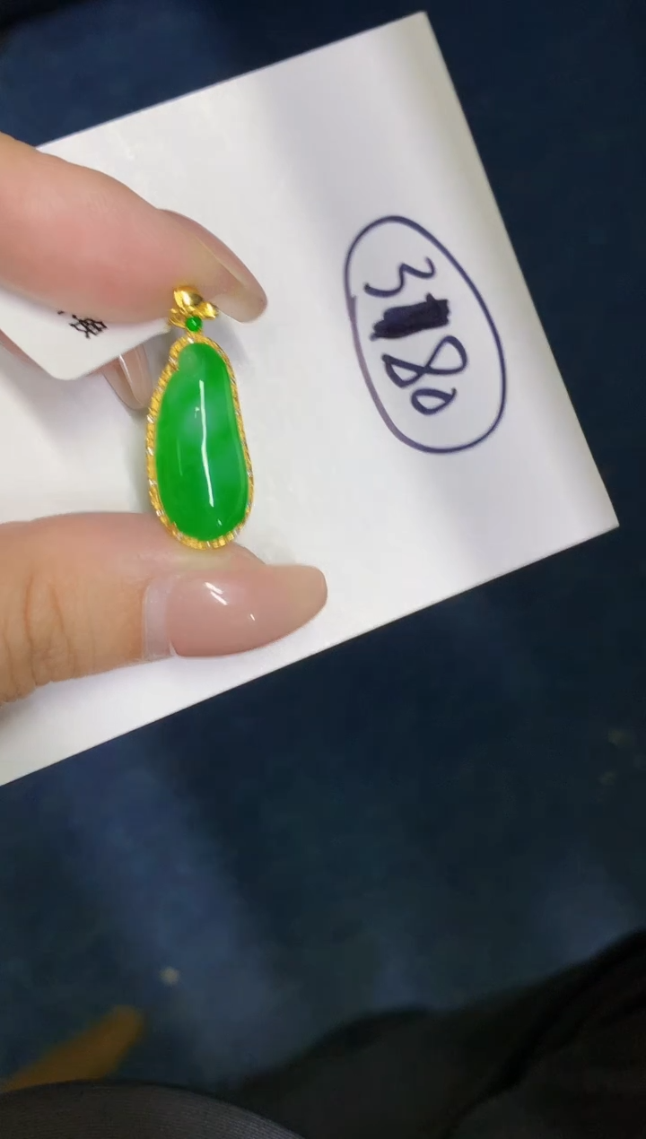 翡翠18K金镶嵌颈饰00000000000