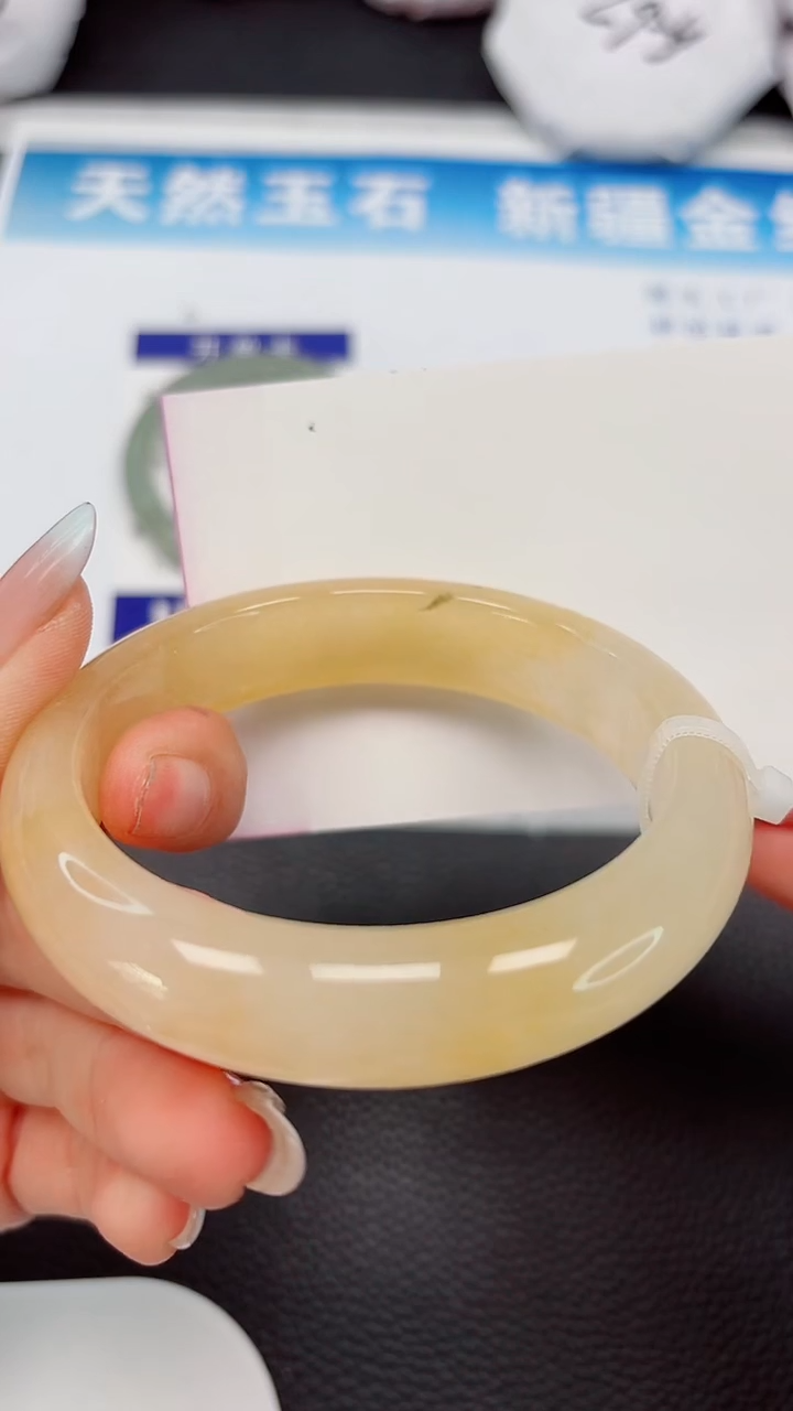 【闪购商品】石英质玉未镶嵌手镯417