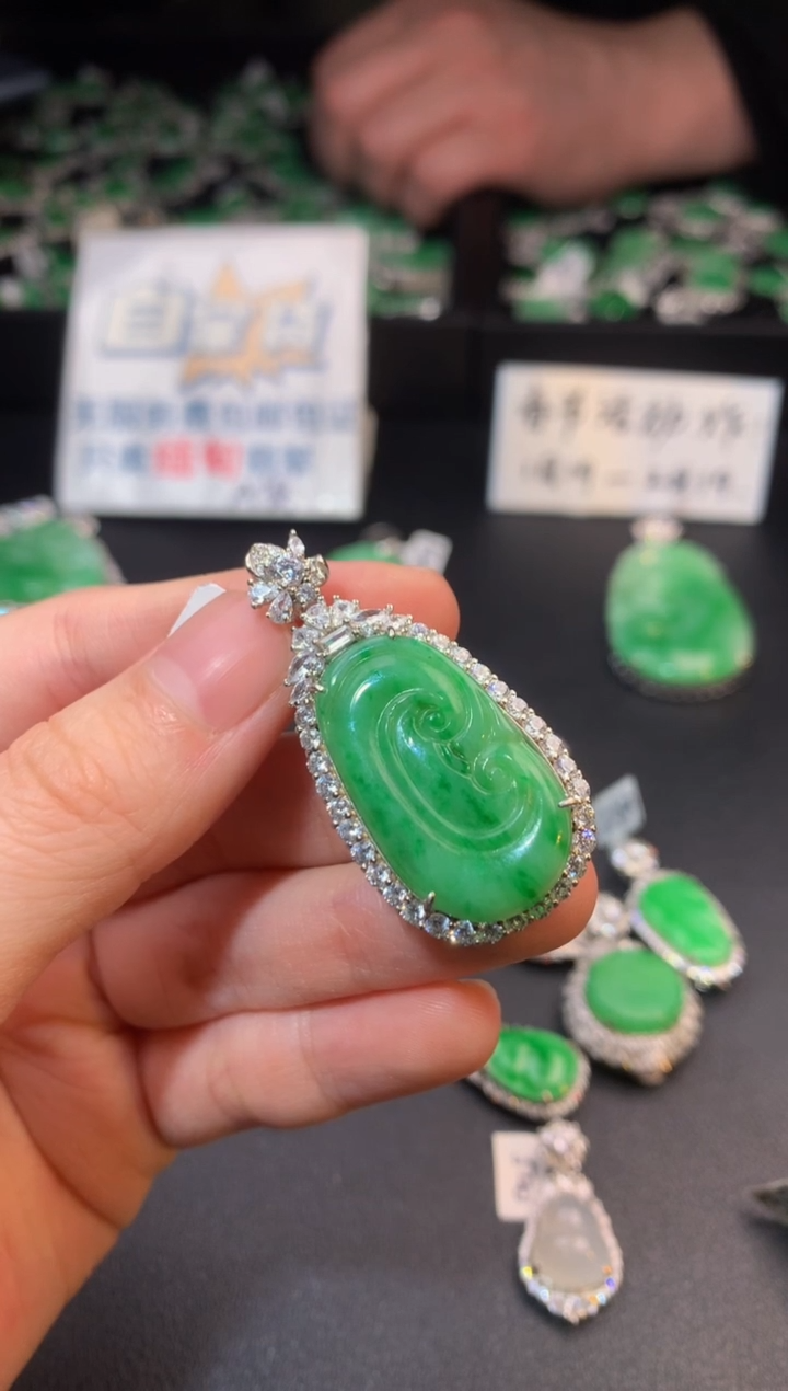 【闪购商品】翡翠颈饰银S925镶嵌翡翠1