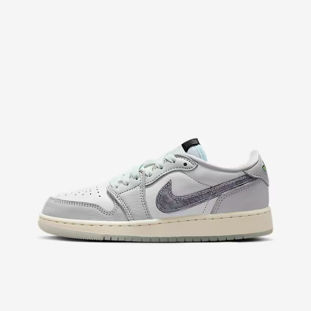 NIKE/耐克大童AIRJORDAN1LOWOGCNYBG时尚板鞋HF3207-100