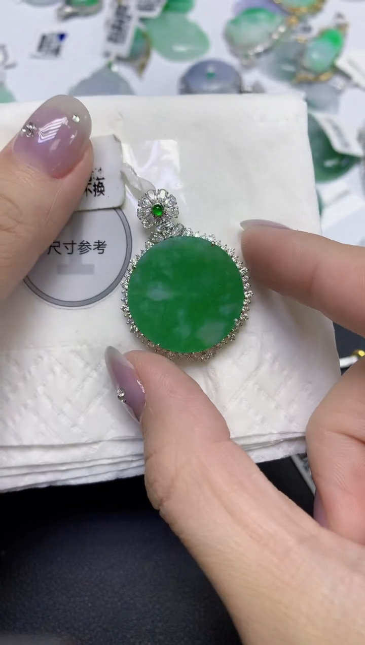 颈饰18K金镶嵌翡翠天然缅甸翡翠A货多样性发一件