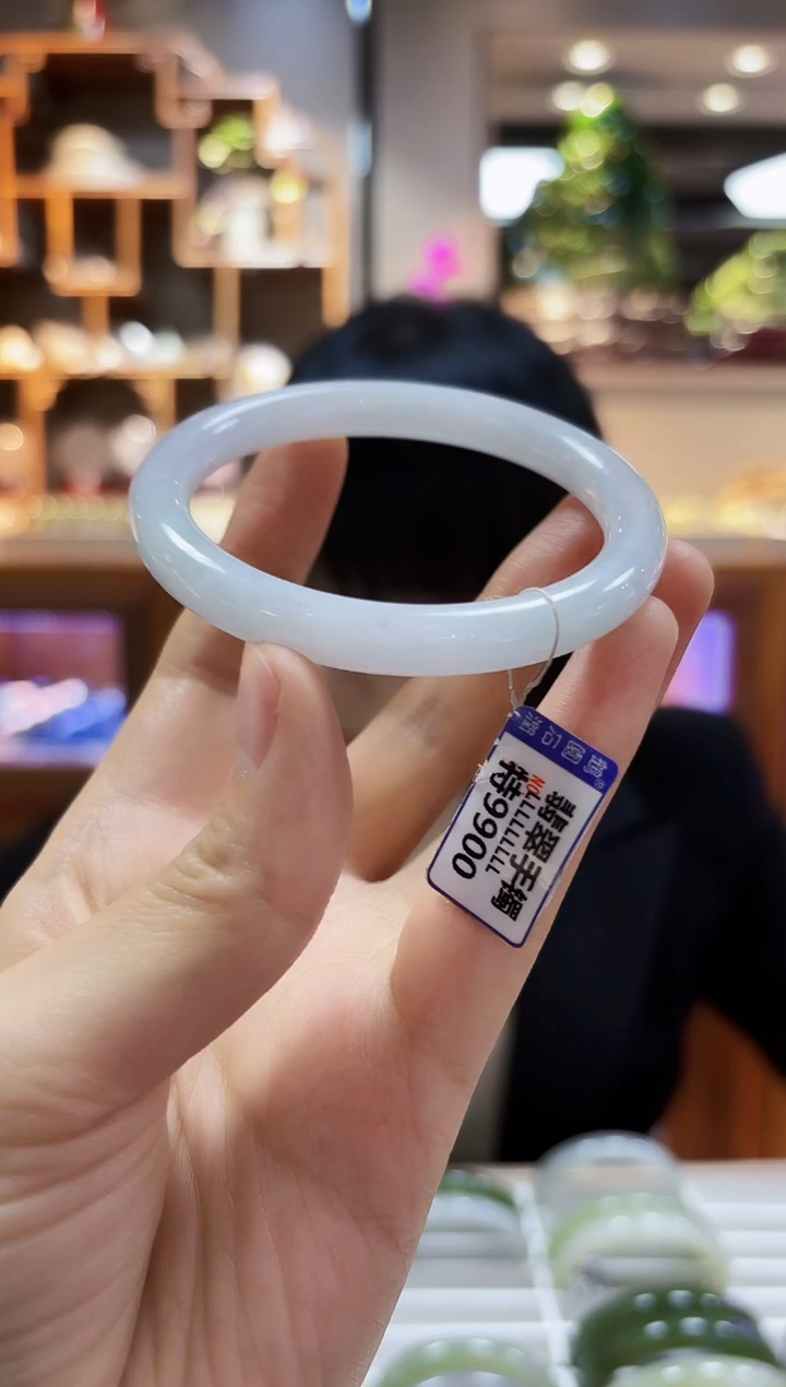 【闪购商品】翡翠颈饰未镶嵌56.8手镯