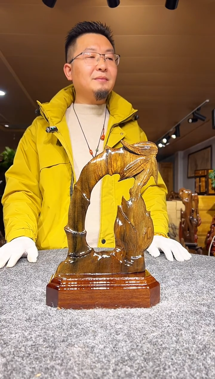 金丝楠木雕款烨**业金丝楠木摆件
