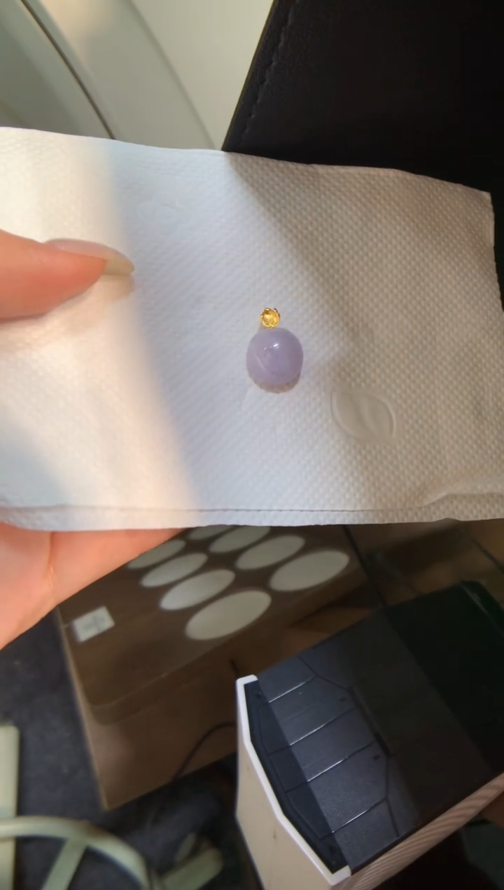 颈饰18K金镶嵌翡翠蛋面