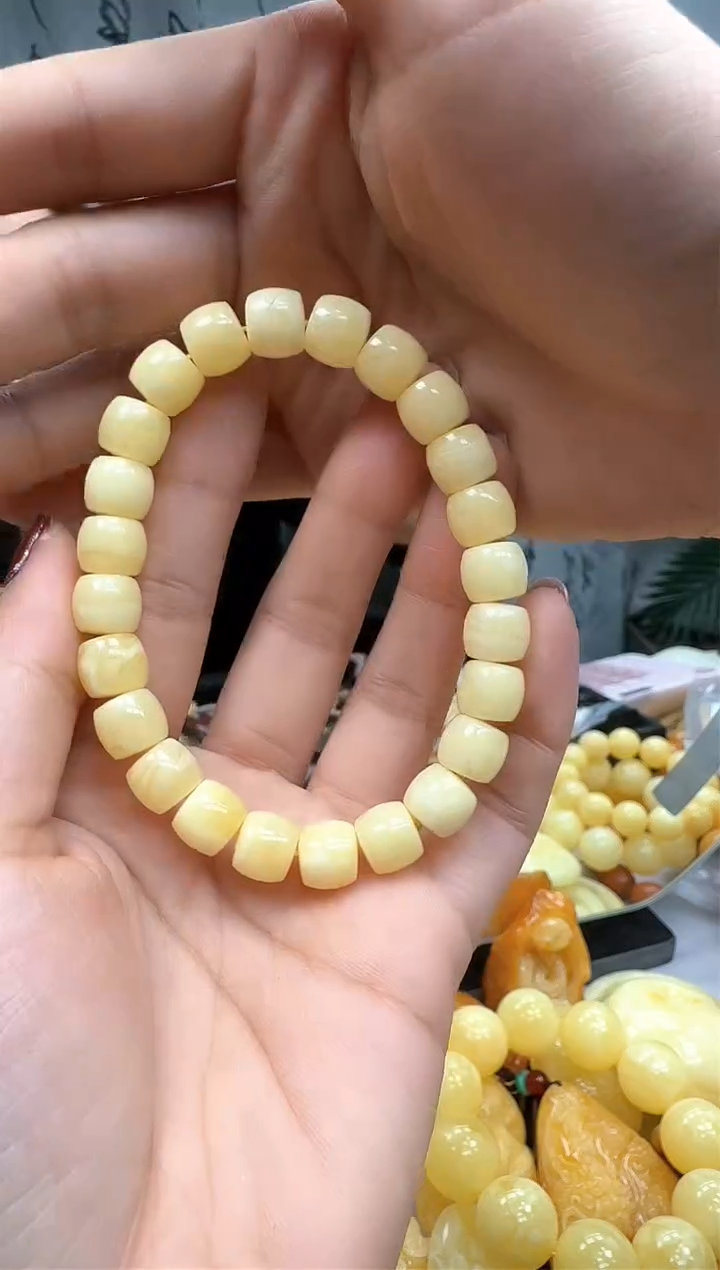 【闪购商品】琥珀裸石未镶嵌手串