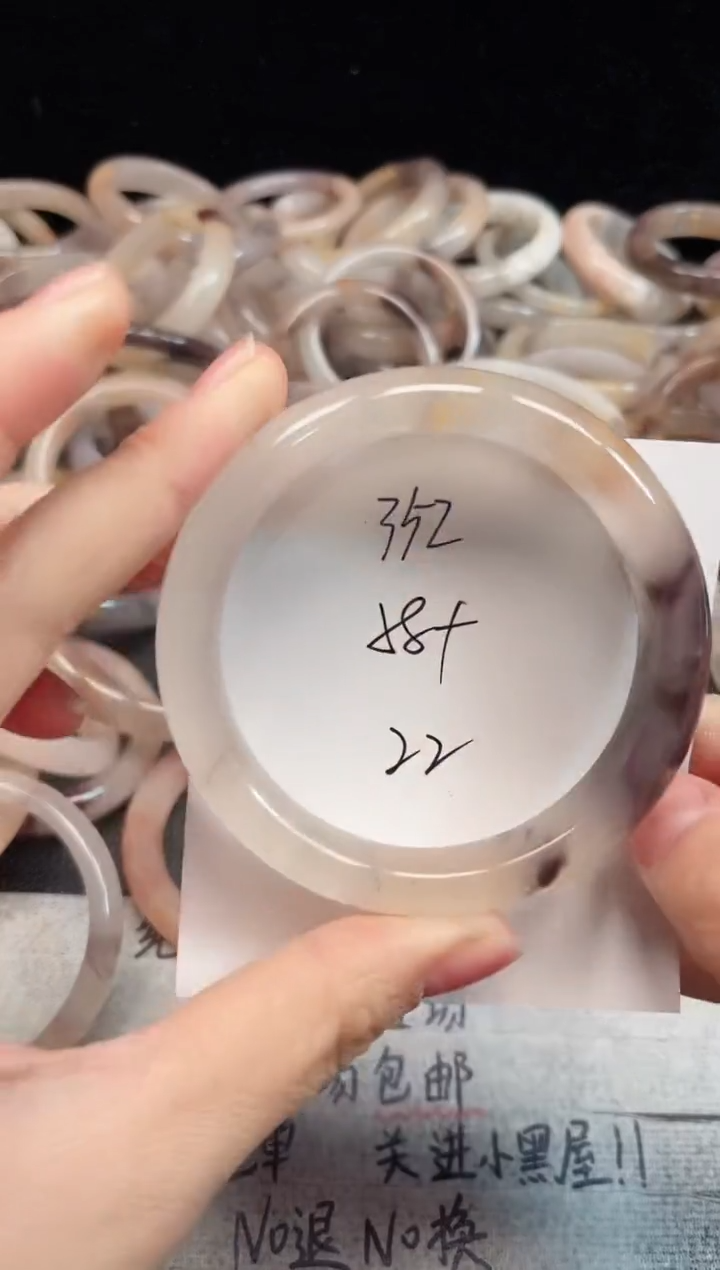 未镶嵌手镯石英质玉352
