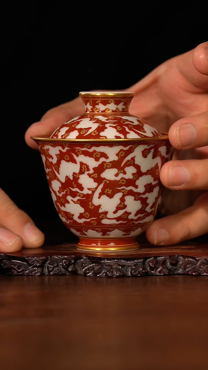 【闪购商品】杯宣之堂暗刻矾红描金云福纹盖碗